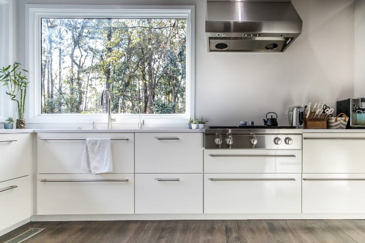 Arch Window Over Stove Adds Design Interest to Kitchen