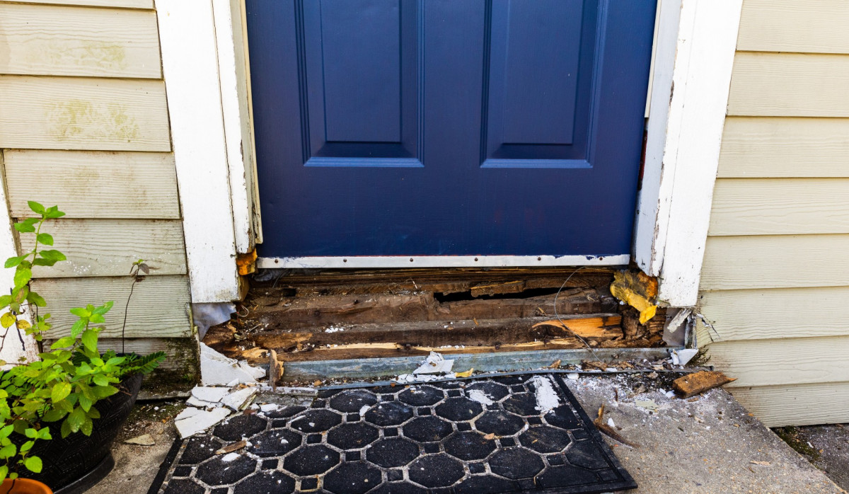 Ways To Determine If Your Wood Entry Door Frame Is Rotting